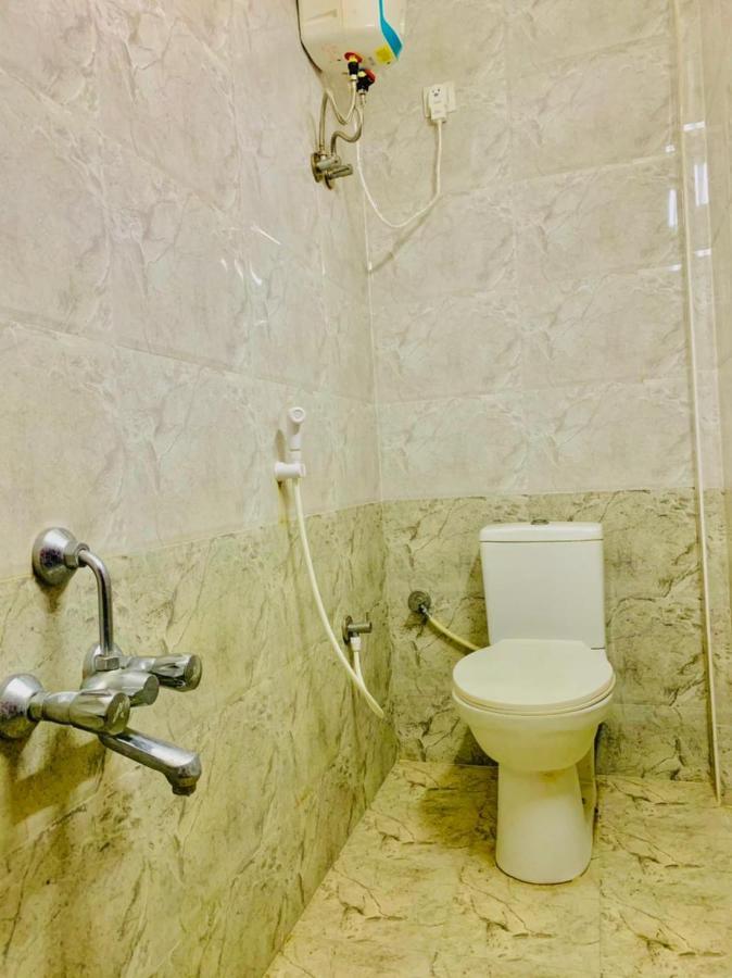 Hotel Half Moon Csennai Kültér fotó