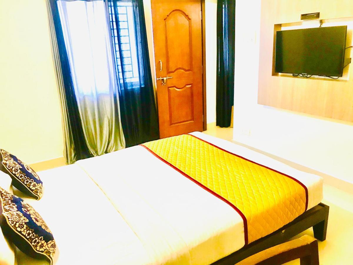 Hotel Half Moon Csennai Kültér fotó