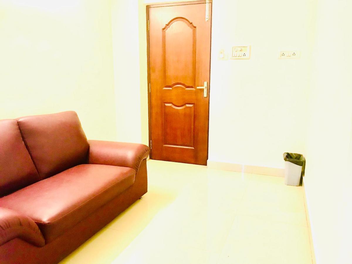 Hotel Half Moon Csennai Kültér fotó